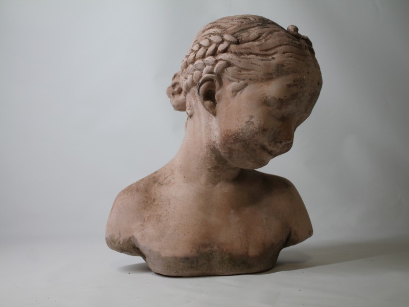 Stenen buste van een meisje (Art. 3365)